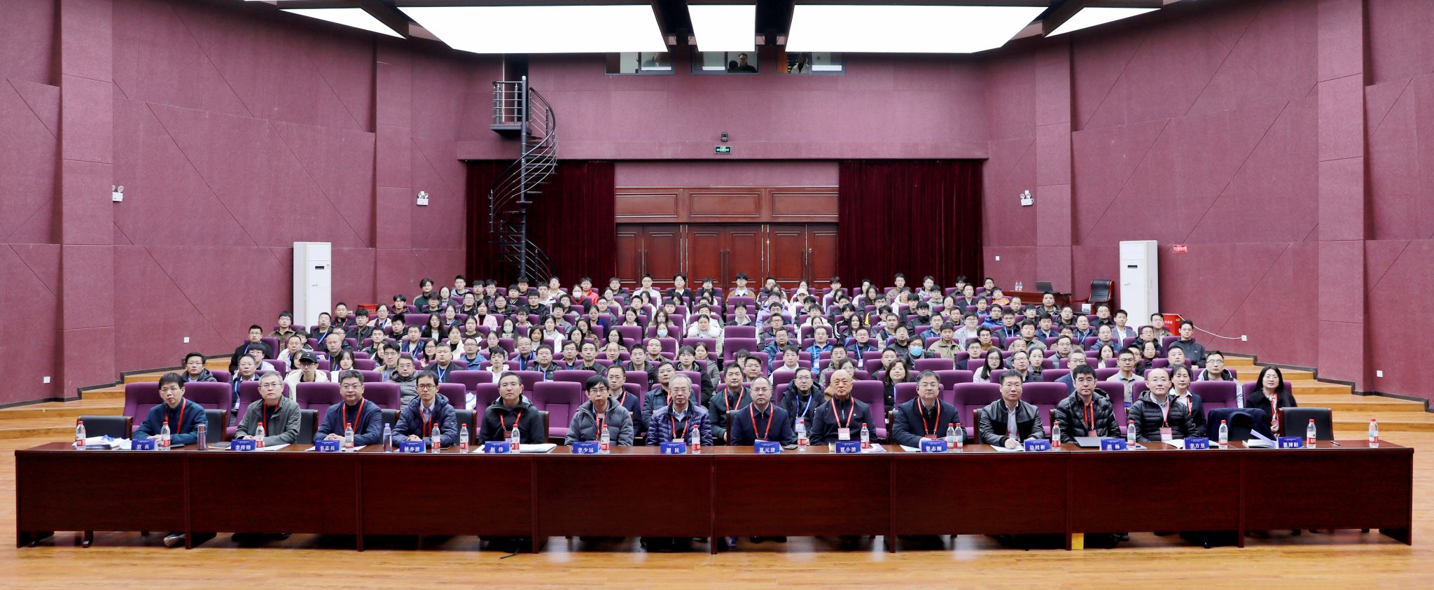 Av6k
承办第二届河南省电子信息学术大会